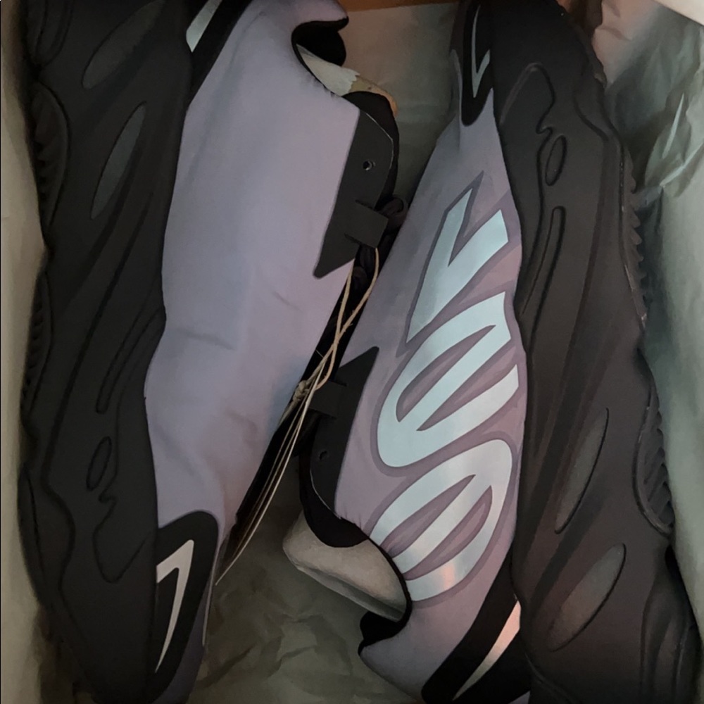 Yeezy 700 MNVN